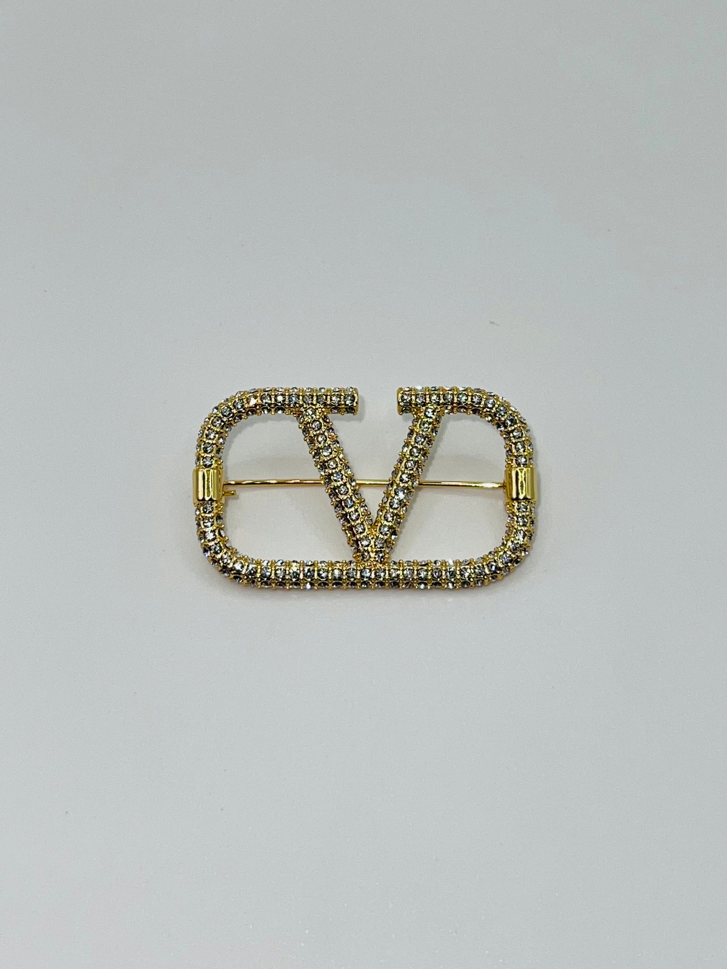 V Brooch - Bijoux Royal