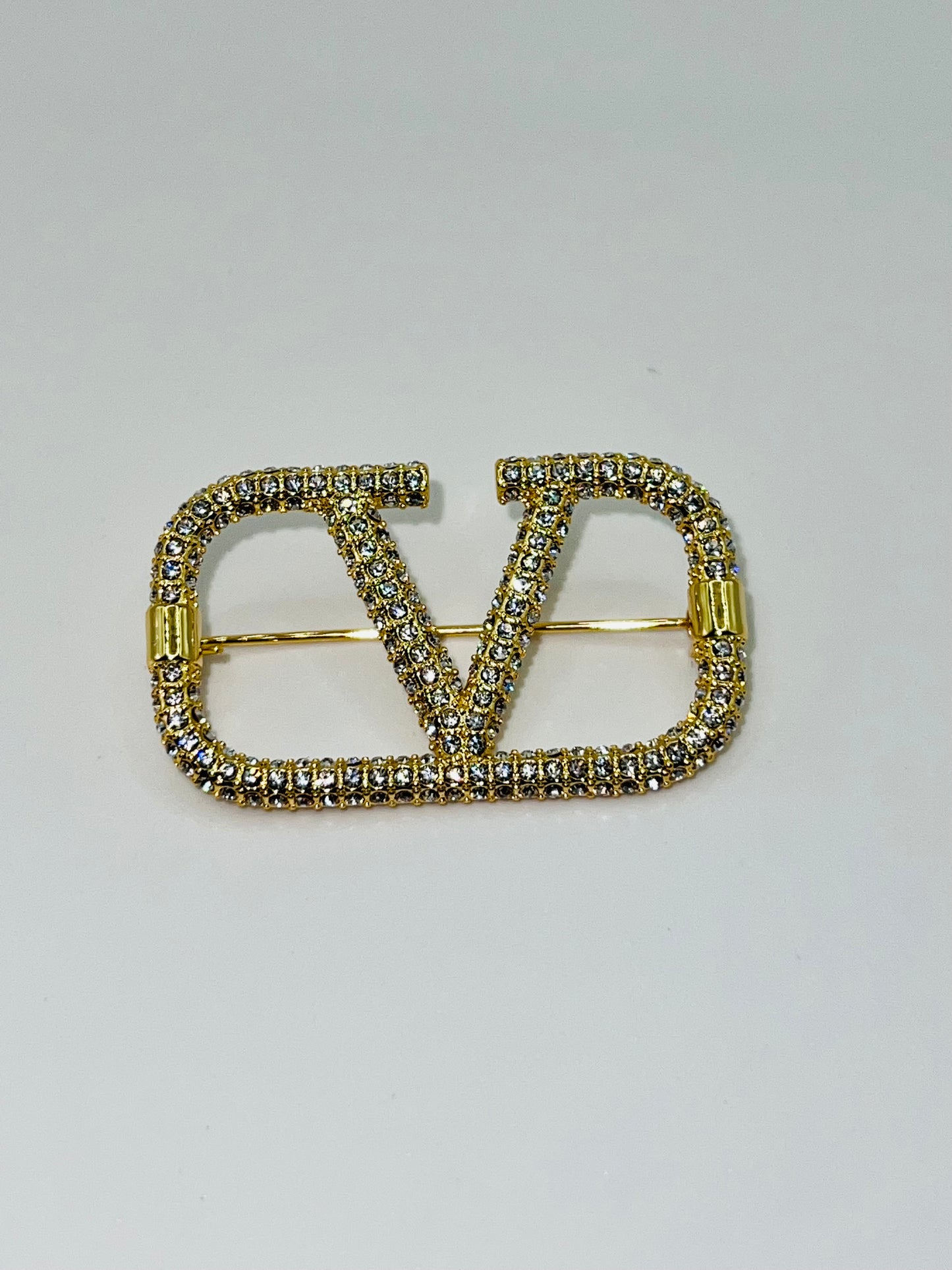 V Brooch - Bijoux Royal