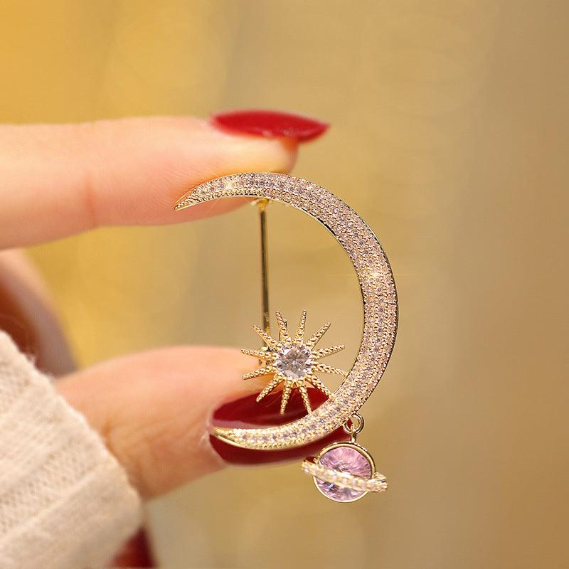 Crescent Moon Brooch - Bijoux Royal